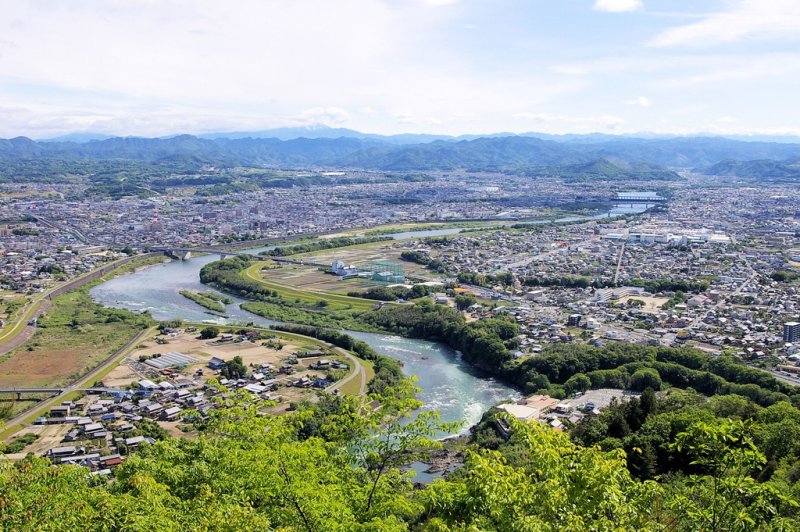 鳩吹山から眺める木曽川